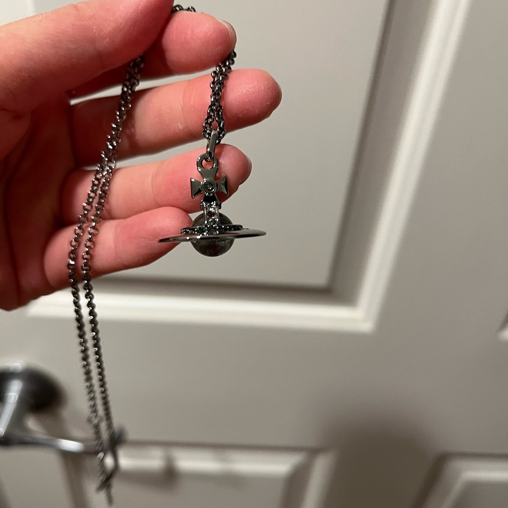 Vivienne Westwood Silver Orb Necklace - Picture 5 of 5